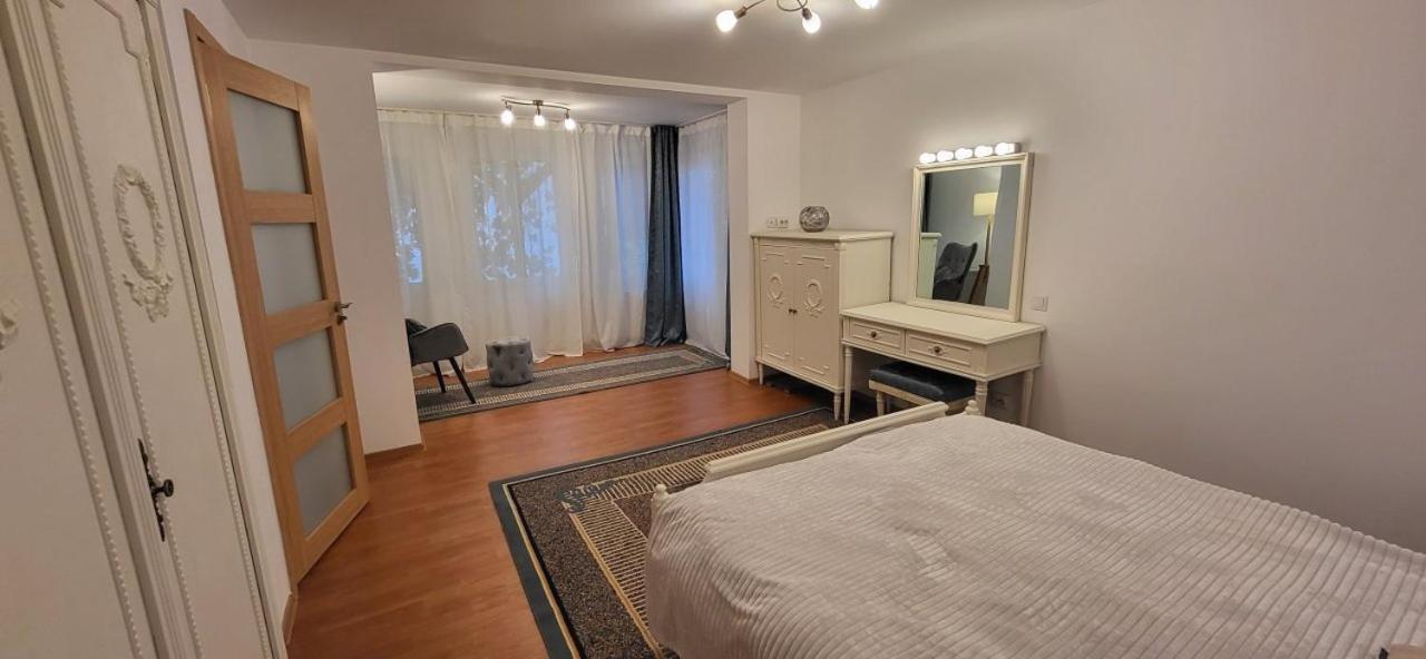 Cotroceni Accommodations Upstairs Бухарест Экстерьер фото